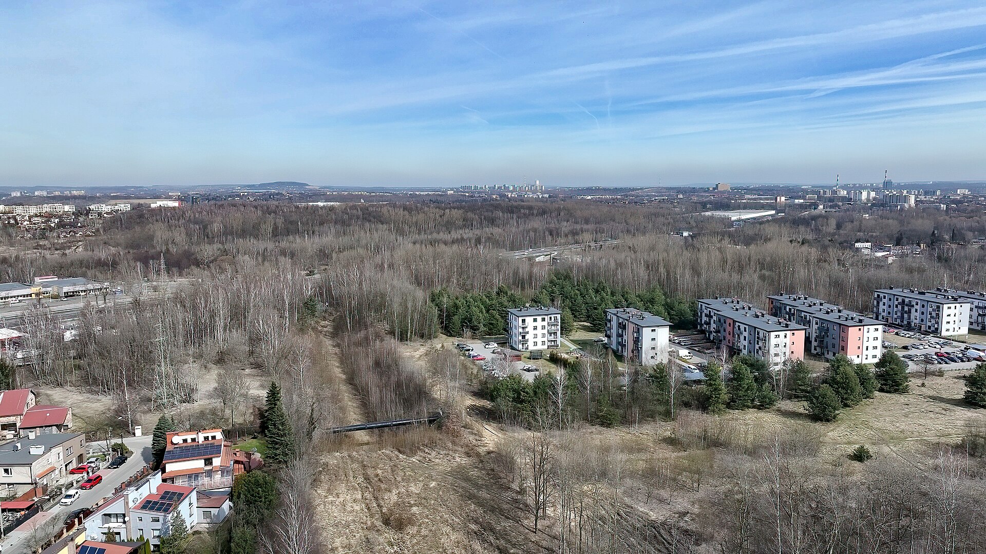 Panorama osiedli mieszkaniowych i terenów zielonych z lotu ptaka — katowicka dzielnica Szopienice-Burowiec